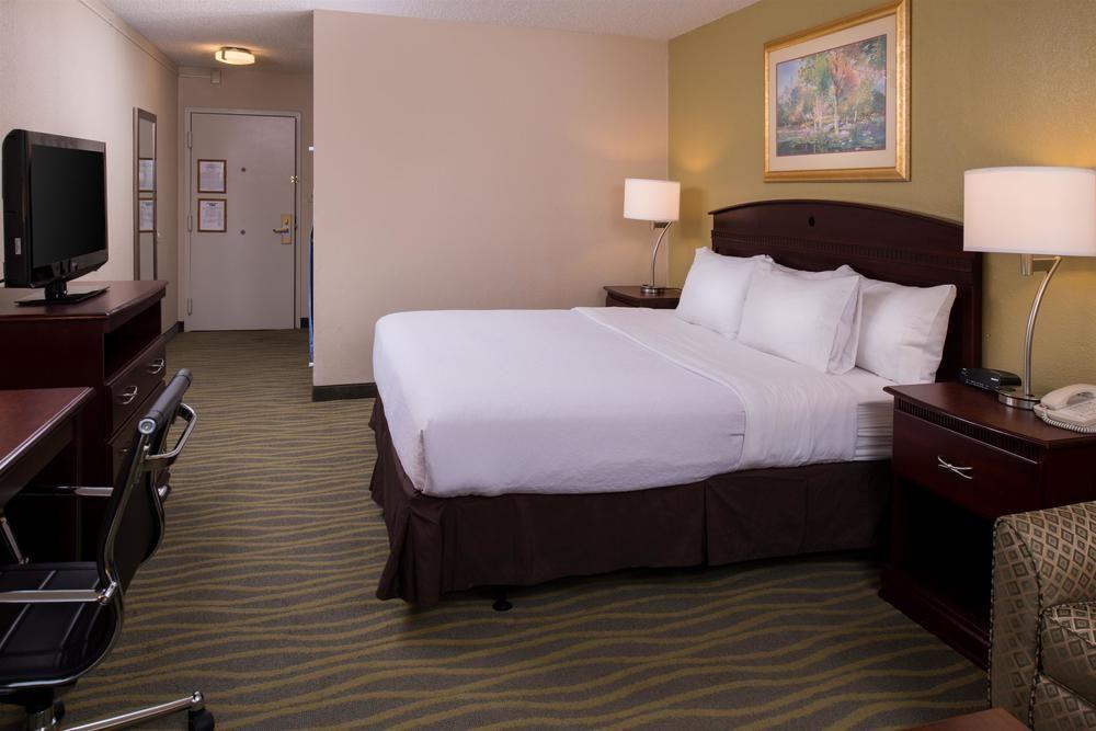 Ramada Plaza Rochester Airport Exteriör bild