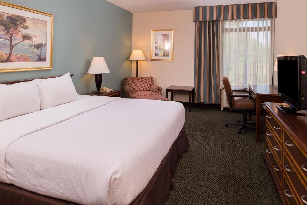 Ramada Plaza Rochester Airport Exteriör bild