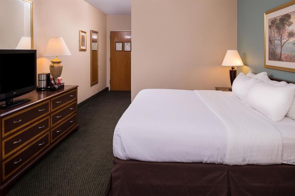 Ramada Plaza Rochester Airport Exteriör bild