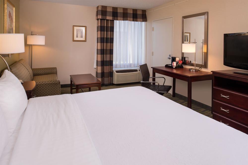 Ramada Plaza Rochester Airport Exteriör bild
