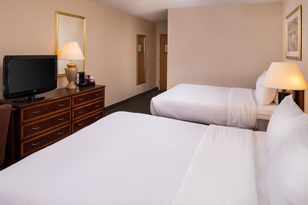 Ramada Plaza Rochester Airport Exteriör bild