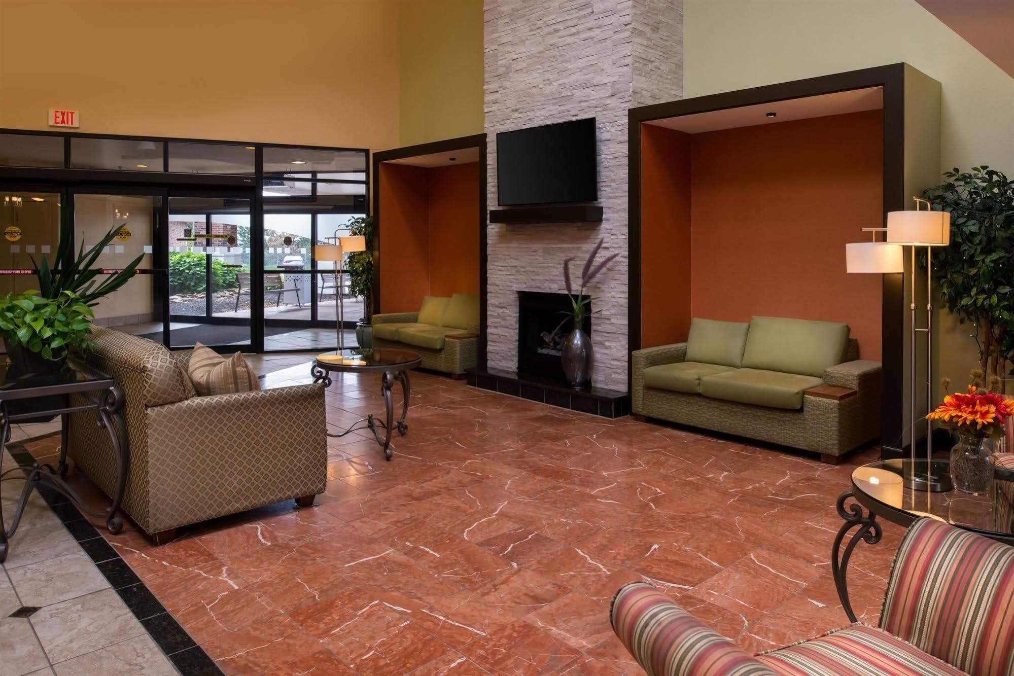 Ramada Plaza Rochester Airport Exteriör bild
